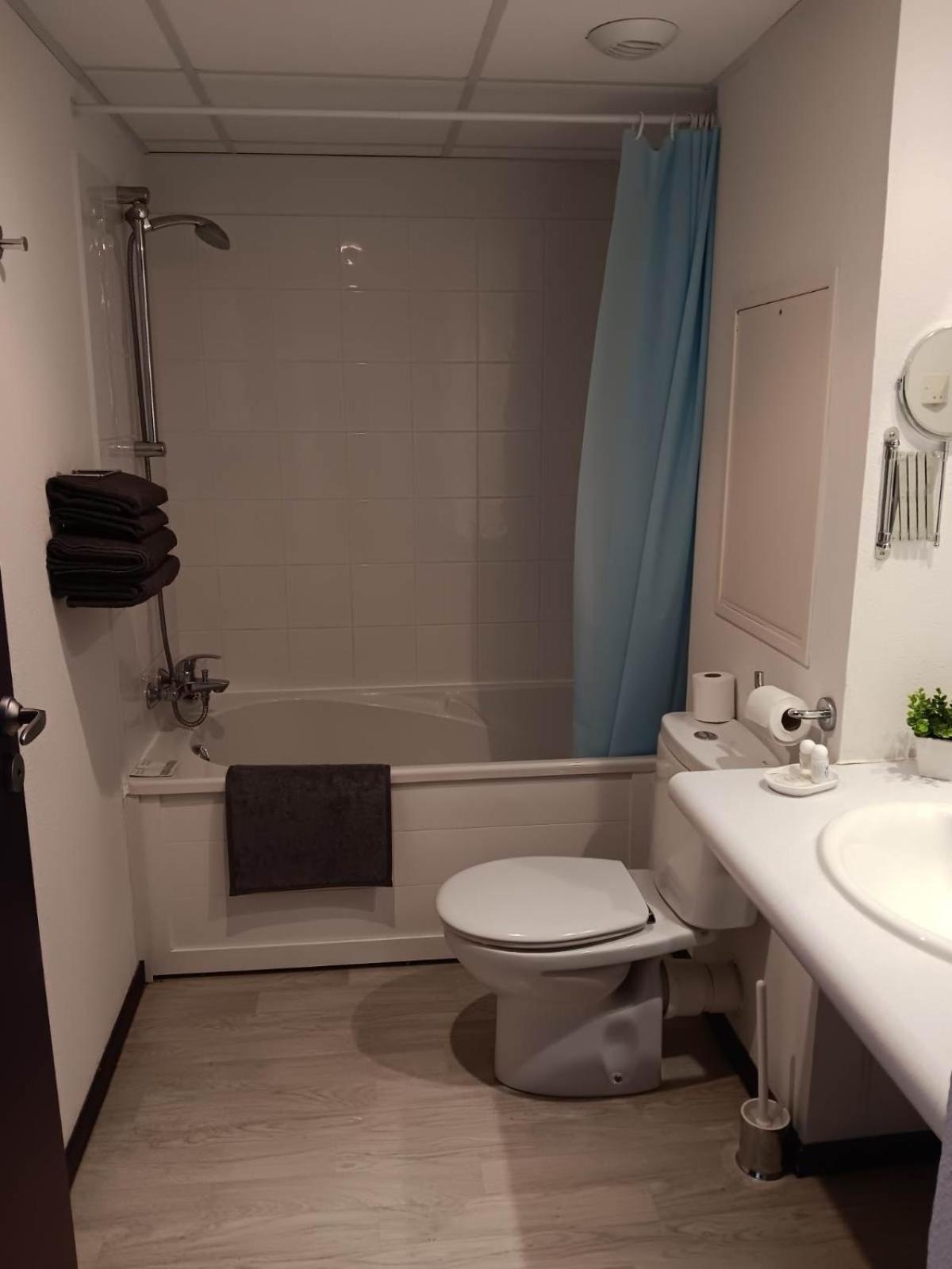 Studio 24M2 Au 4Eme Etage Ascenseur A Cote De La Gare Sncf Lourdes Dış mekan fotoğraf